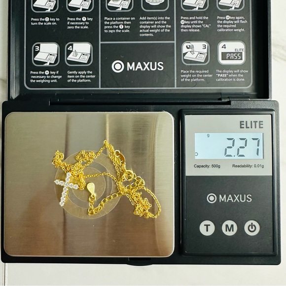 ✨ Moissanite Cross 18K Gold-Plated Necklace | 925 Sterling Silver ✨ - Picture 12 of 17